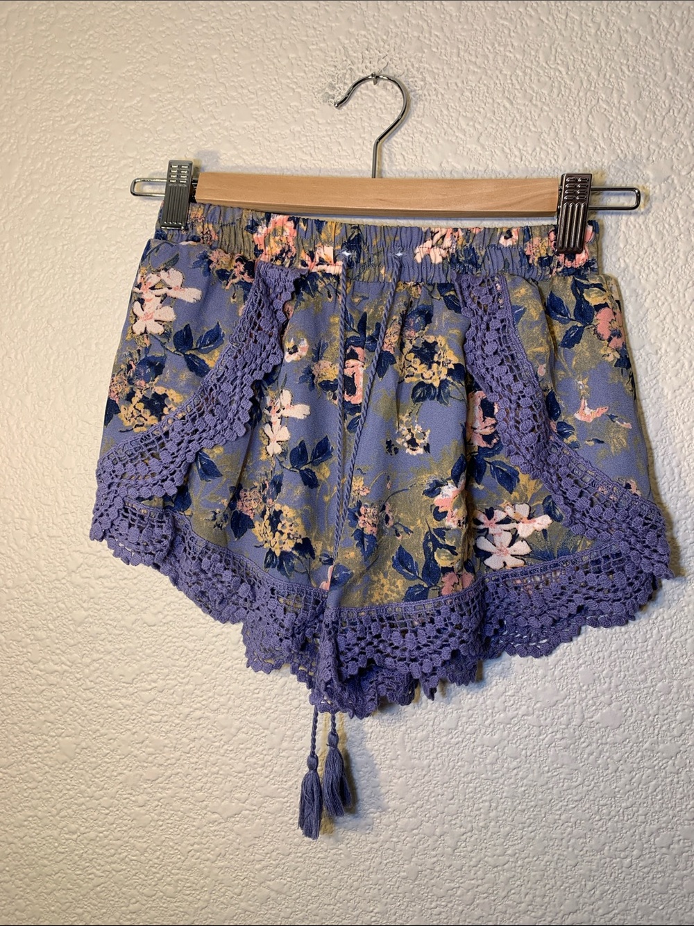 Xhilaration purple floral short sz xs lace trim short beachy flowly girly boho